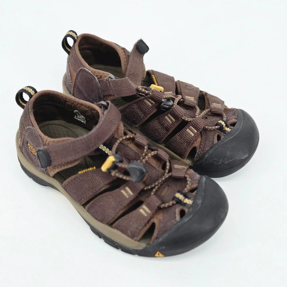 KEEN Newport H2 Brown Dark Earth Gorpcore Hiking Sandals Size Youth 2 EU 34 21CM